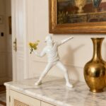 Banksy Street Graffiti Art Statue,Throwing Flower Boy Figurine,Resin Statue Orna... - Image 6