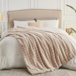 NEWCOSPLAY Faux Fur Throw Blanket Linen Bubble Blanket Thick Warm Soft for Couch... - Image 8