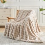 NEWCOSPLAY Faux Fur Throw Blanket Linen Bubble Blanket Thick Warm Soft for Couch... - Image 10