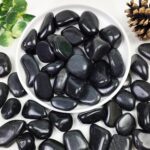 YISZM 2lbs Black Pebbles for Plants, 1-2 Inch High Polished Natural River Rocks ... - Image 2